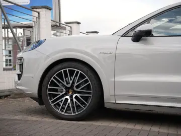 PORSCHE E-Hybrid Coupé SPORTDESIGN-PAKET-INNO-BOSE-22 T