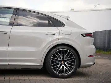 PORSCHE E-Hybrid Coupé SPORTDESIGN-PAKET-INNO-BOSE-22 T