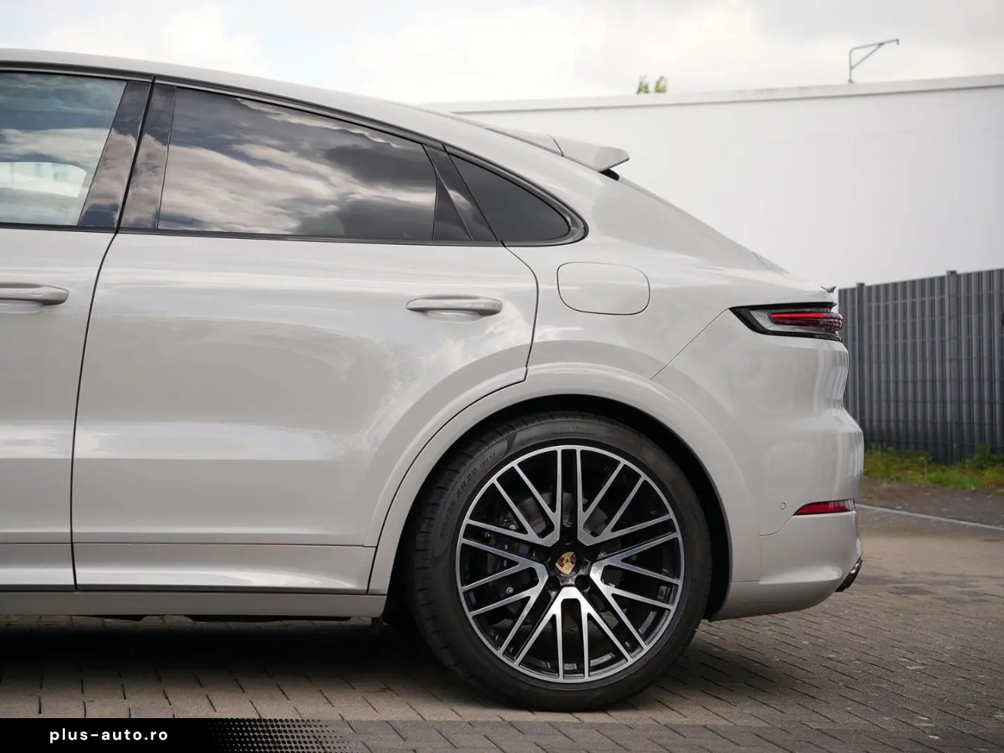 PORSCHE E-Hybrid Coupé SPORTDESIGN-PAKET-INNO-BOSE-22 T