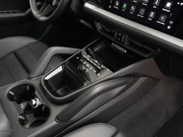 PORSCHE E-Hybrid Coupé SPORTDESIGN-PAKET-INNO-BOSE-22 T