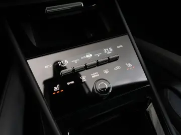 PORSCHE E-Hybrid Coupé SPORTDESIGN-PAKET-INNO-BOSE-22 T