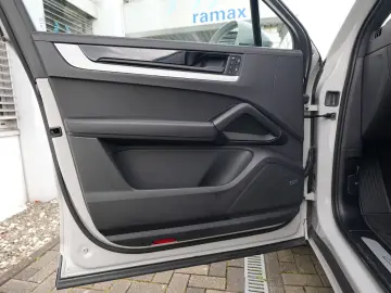 PORSCHE E-Hybrid Coupé SPORTDESIGN-PAKET-INNO-BOSE-22 T