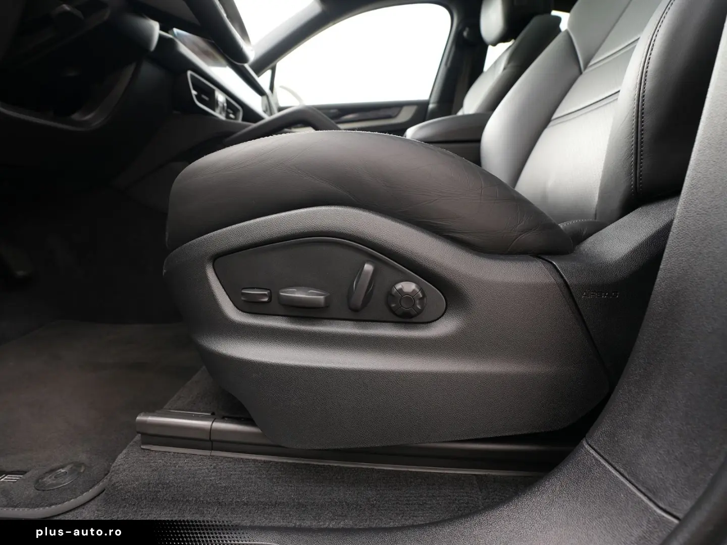 PORSCHE E-Hybrid Coupé SPORTDESIGN-PAKET-INNO-BOSE-22 T