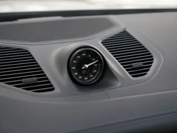 PORSCHE E-Hybrid Coupé SPORTDESIGN-PAKET-INNO-BOSE-22 T