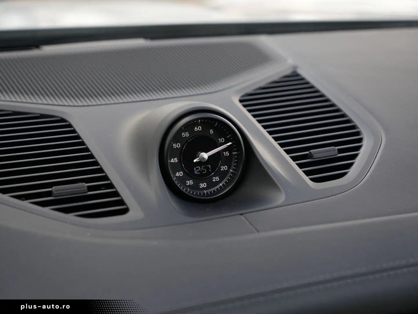 PORSCHE E-Hybrid Coupé SPORTDESIGN-PAKET-INNO-BOSE-22 T