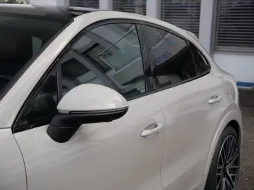 PORSCHE E-Hybrid Coupé SPORTDESIGN-PAKET-INNO-BOSE-22 T