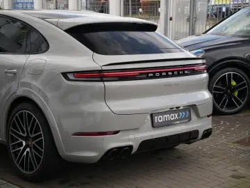 PORSCHE E-Hybrid Coupé SPORTDESIGN-PAKET-INNO-BOSE-22 T