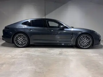 PORSCHE Panamera Turbo S