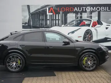PORSCHE Cayenne Coupe E-Hybrid Luft INNO BOSE HeadUp