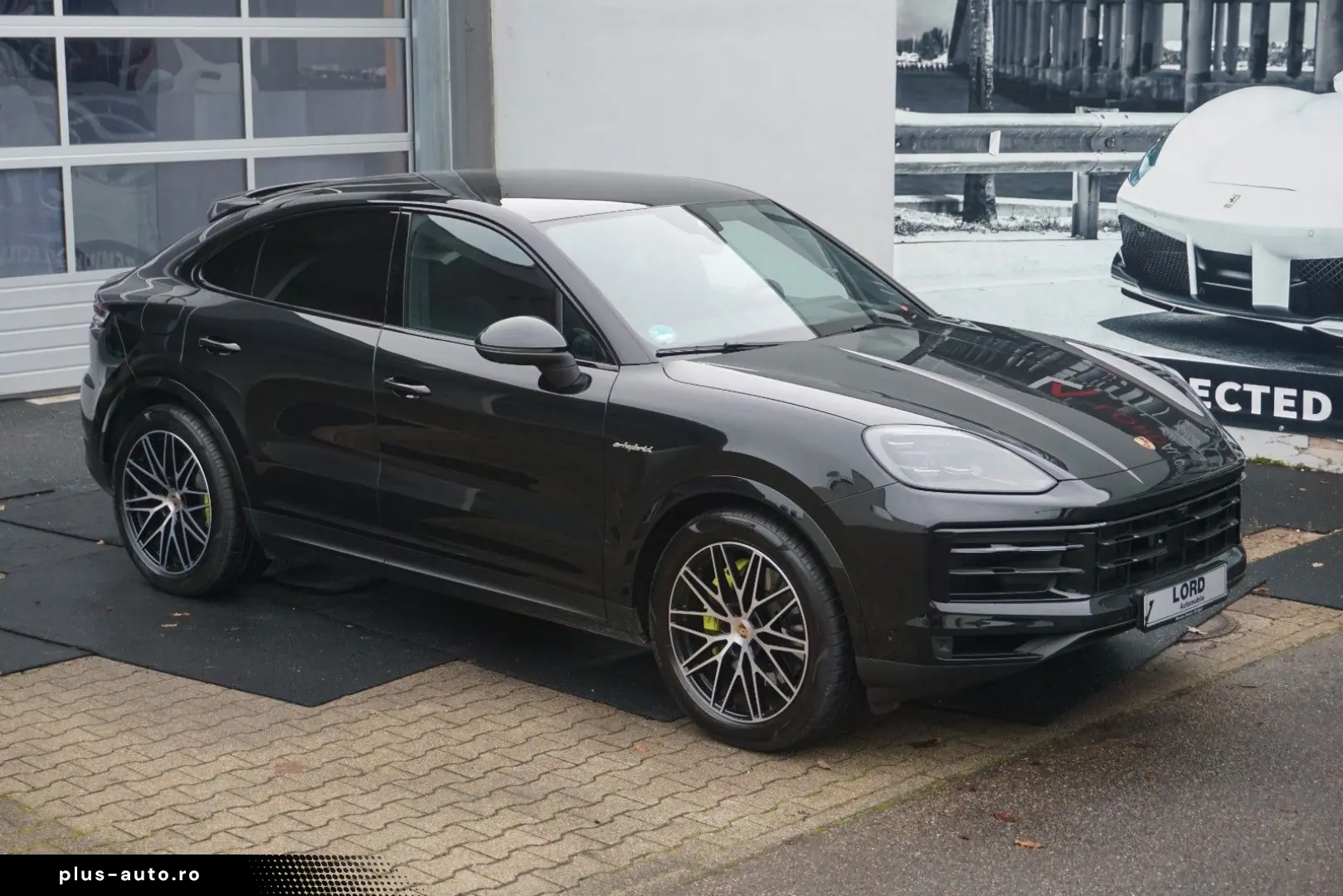 PORSCHE Cayenne Coupe E-Hybrid Luft INNO BOSE HeadUp