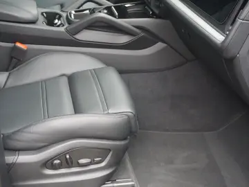 PORSCHE Cayenne Coupe E-Hybrid Luft INNO BOSE HeadUp