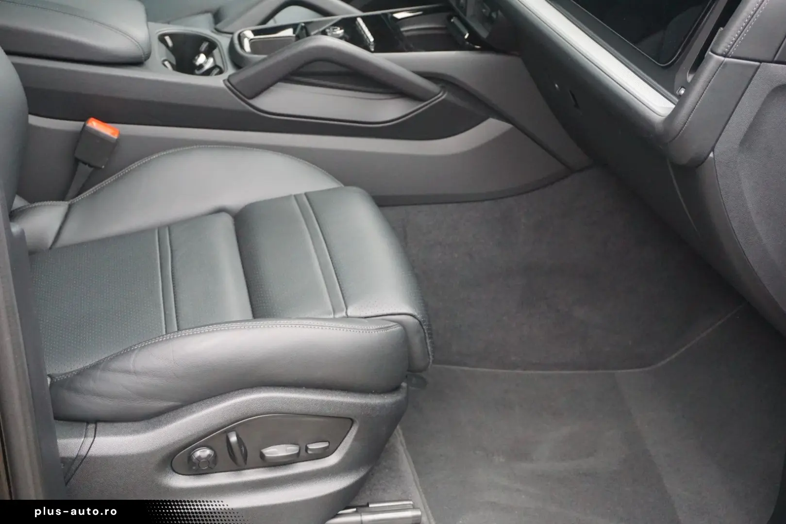 PORSCHE Cayenne Coupe E-Hybrid Luft INNO BOSE HeadUp