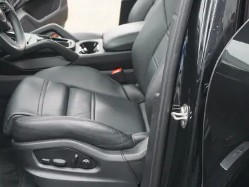 PORSCHE Cayenne Coupe E-Hybrid Luft INNO BOSE HeadUp
