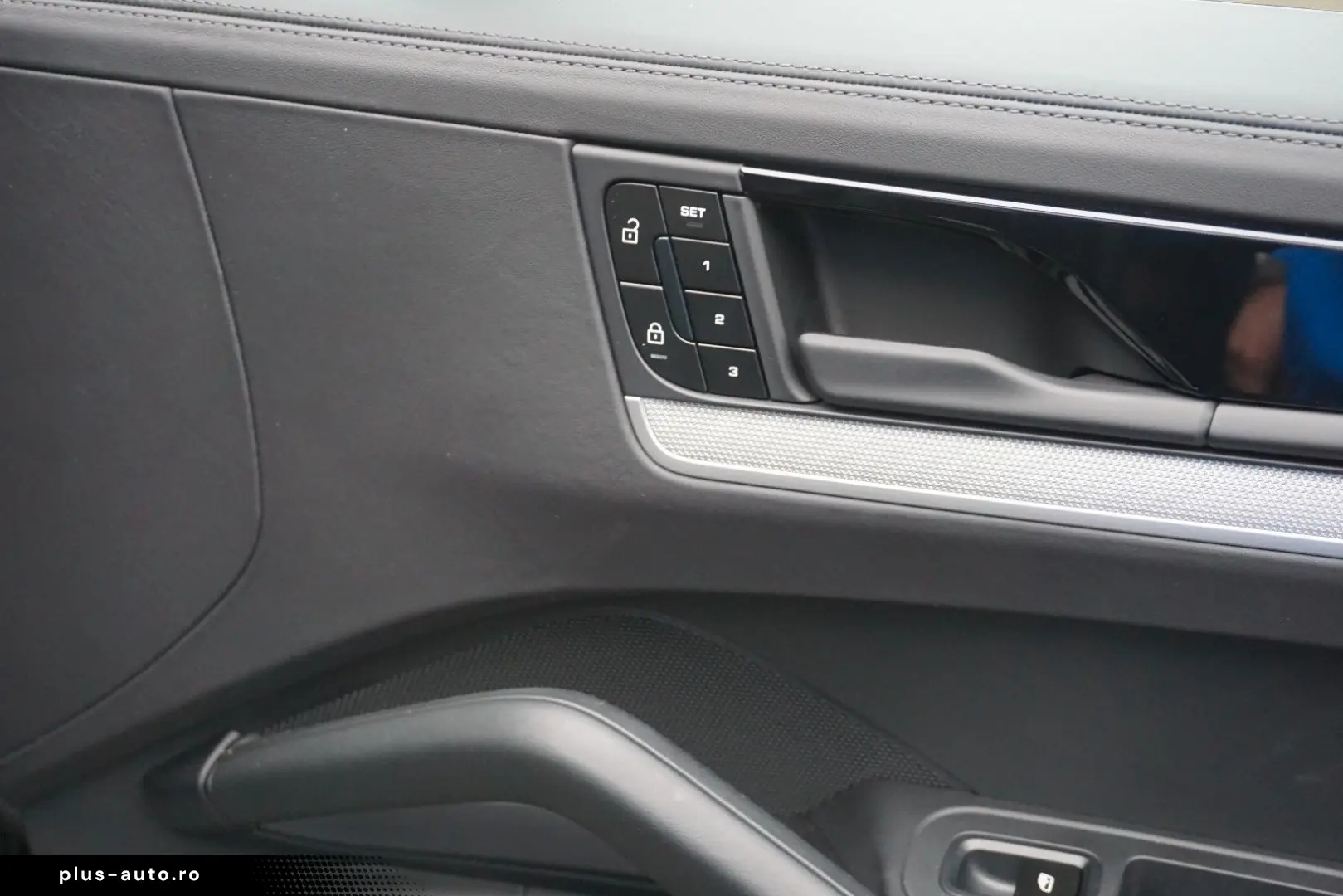 PORSCHE Cayenne Coupe E-Hybrid Luft INNO BOSE HeadUp