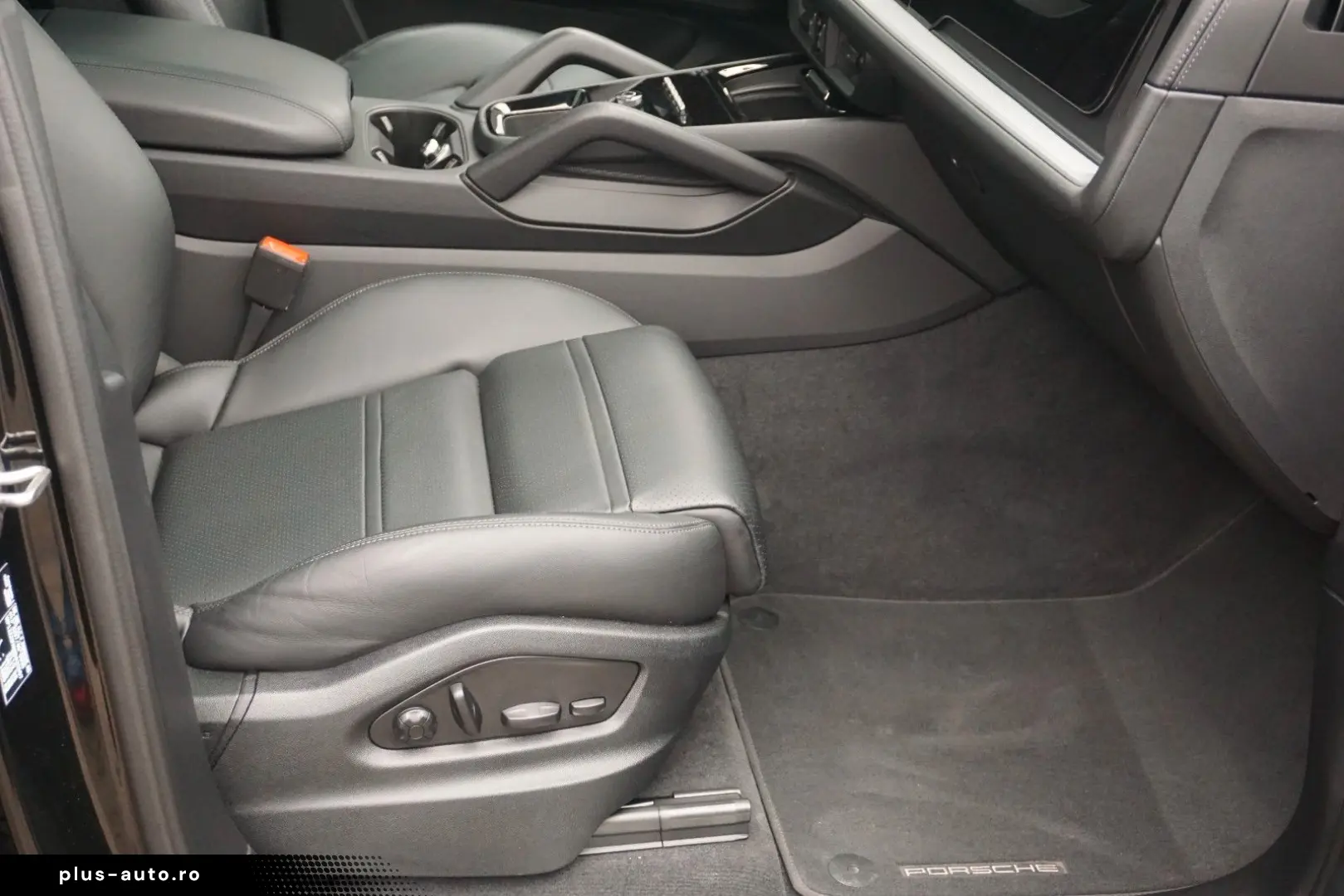 PORSCHE Cayenne Coupe E-Hybrid Luft INNO BOSE HeadUp