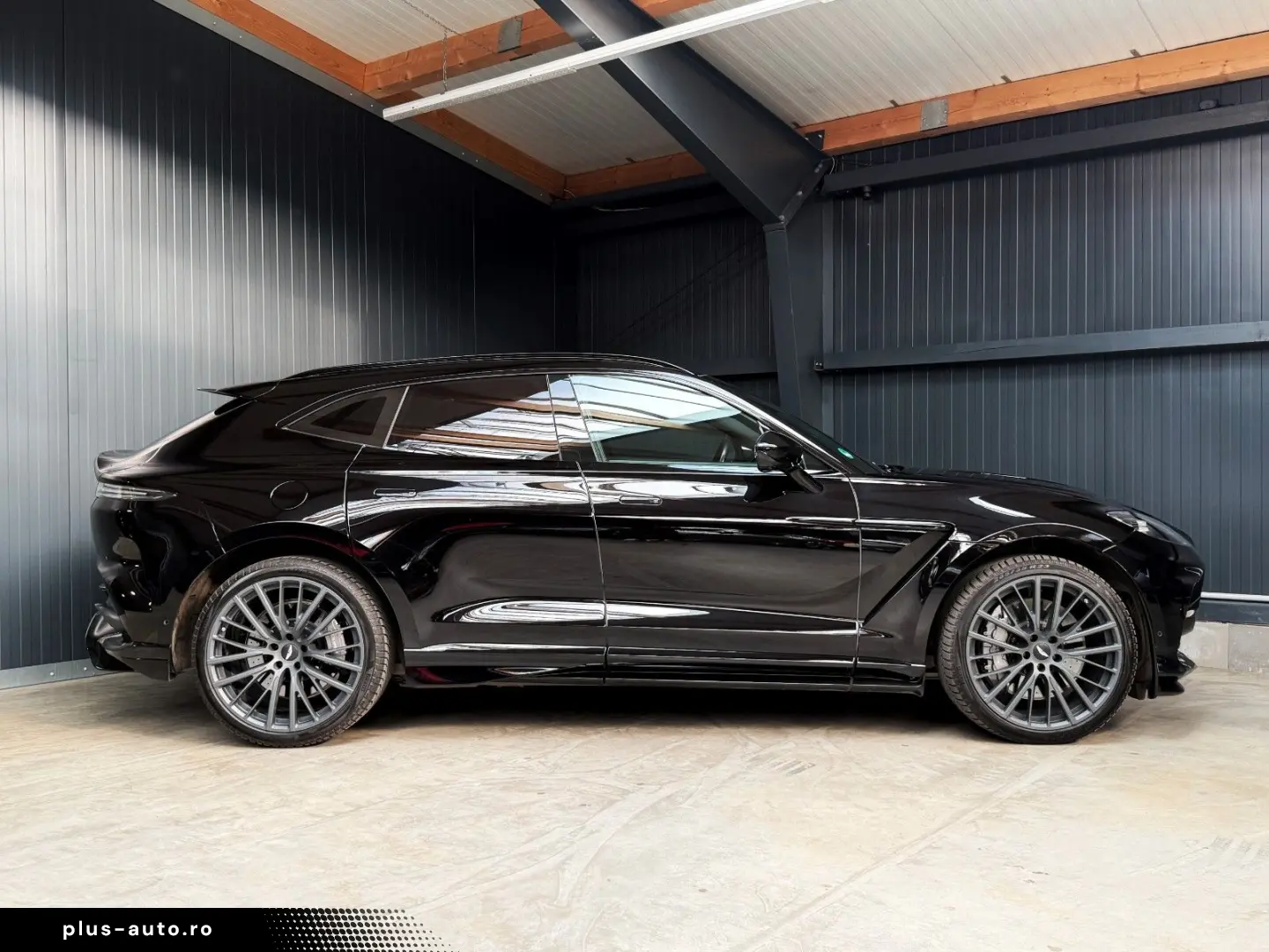 ASTON MARTIN DBX 4.0 V8 DBX707   2.Hand   Top Geplfegt