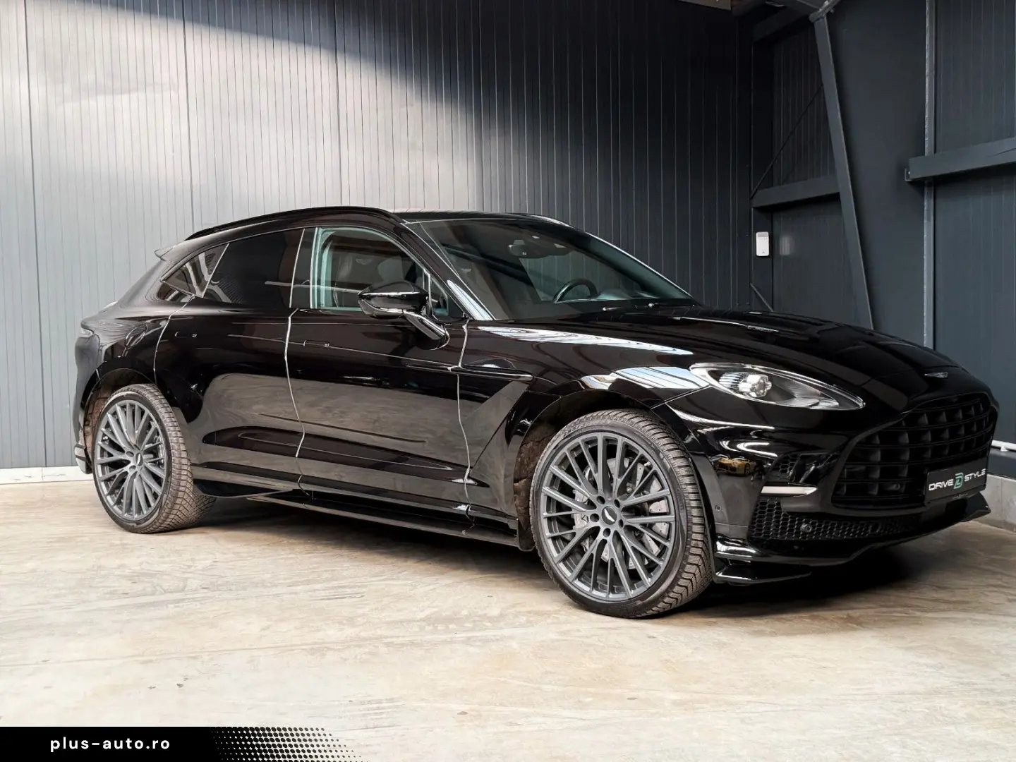 ASTON MARTIN DBX 4.0 V8 DBX707   2.Hand   Top Geplfegt