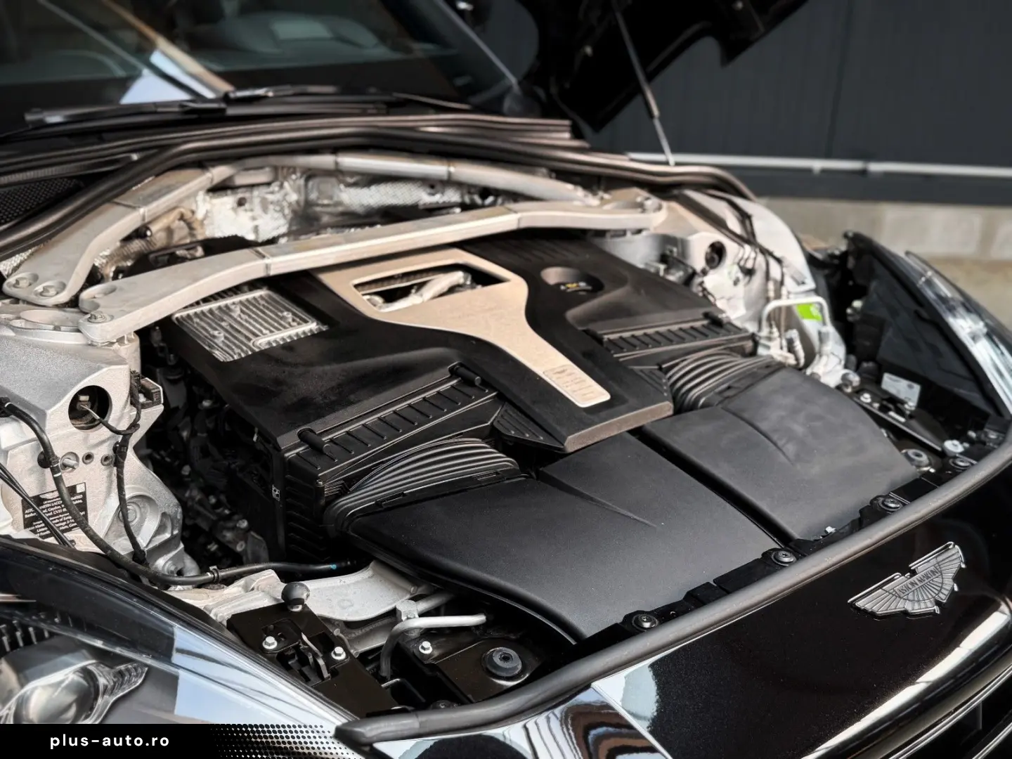 ASTON MARTIN DBX 4.0 V8 DBX707   2.Hand   Top Geplfegt