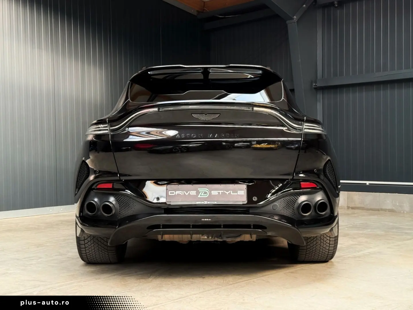 ASTON MARTIN DBX 4.0 V8 DBX707   2.Hand   Top Geplfegt