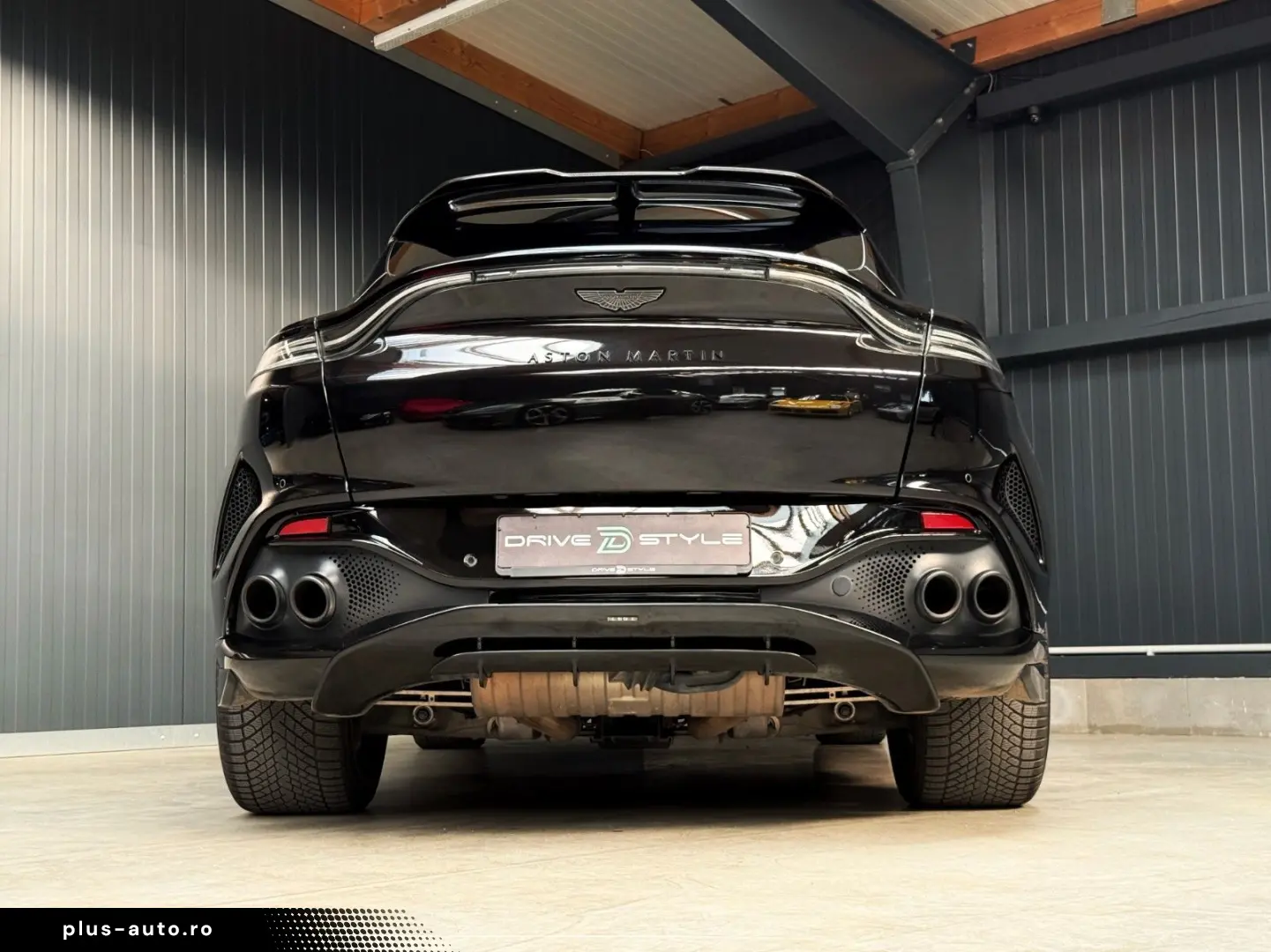 ASTON MARTIN DBX 4.0 V8 DBX707   2.Hand   Top Geplfegt