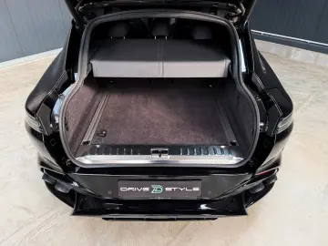 ASTON MARTIN DBX 4.0 V8 DBX707   2.Hand   Top Geplfegt