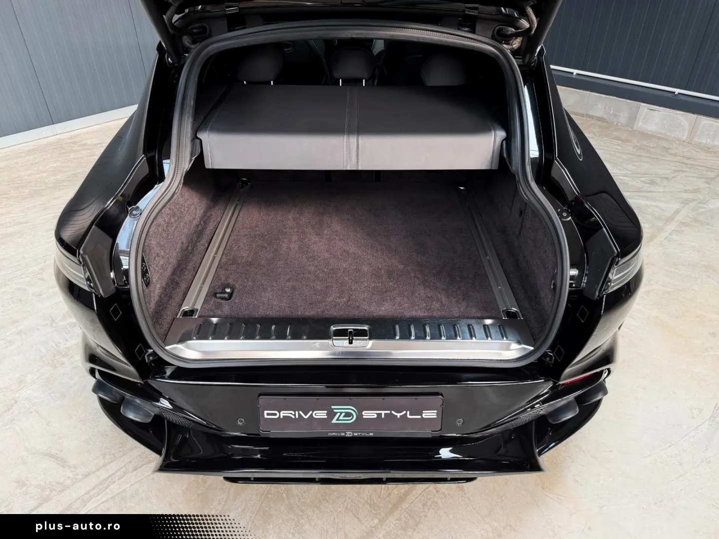 ASTON MARTIN DBX 4.0 V8 DBX707   2.Hand   Top Geplfegt