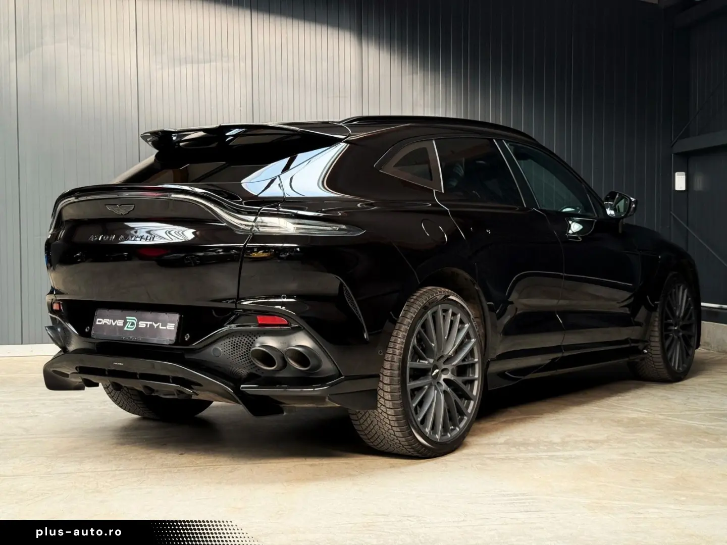 ASTON MARTIN DBX 4.0 V8 DBX707   2.Hand   Top Geplfegt