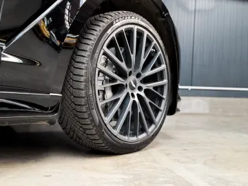 ASTON MARTIN DBX 4.0 V8 DBX707   2.Hand   Top Geplfegt