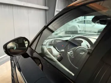 ASTON MARTIN DBX 4.0 V8 DBX707   2.Hand   Top Geplfegt