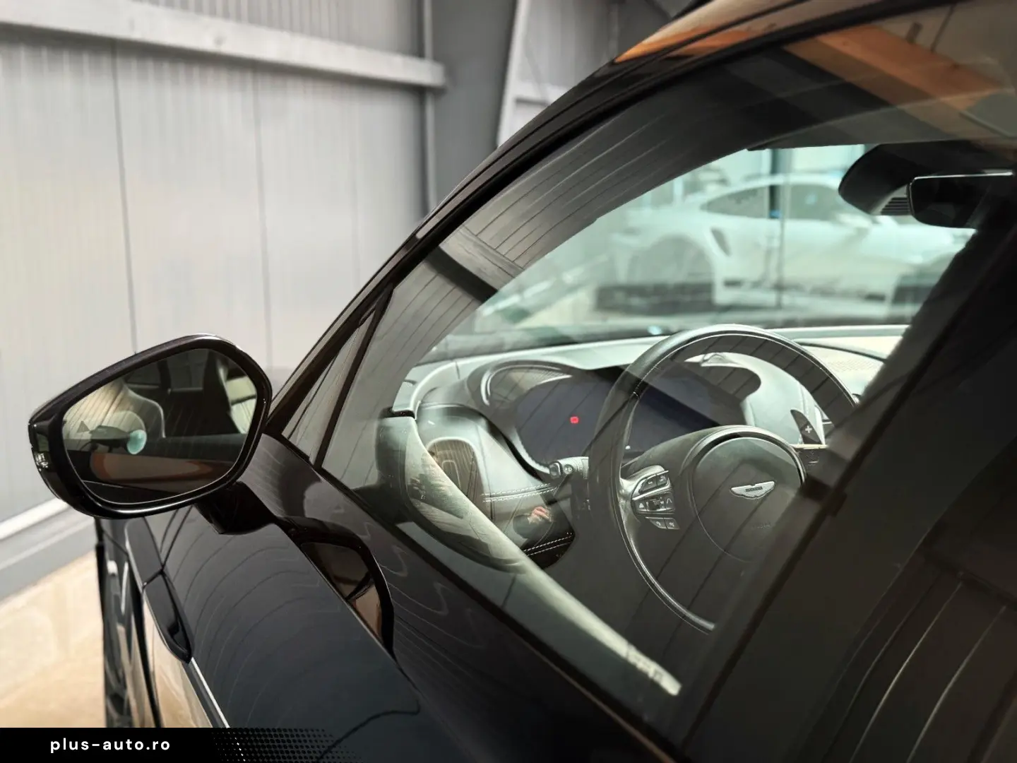 ASTON MARTIN DBX 4.0 V8 DBX707   2.Hand   Top Geplfegt