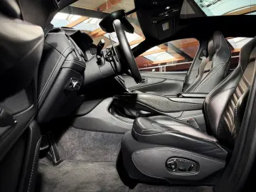 ASTON MARTIN DBX 4.0 V8 DBX707   2.Hand   Top Geplfegt