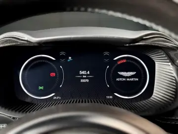 ASTON MARTIN DBX 4.0 V8 DBX707   2.Hand   Top Geplfegt
