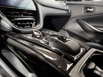 ASTON MARTIN DBX 4.0 V8 DBX707   2.Hand   Top Geplfegt