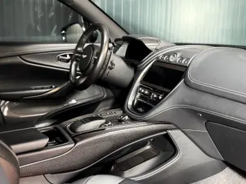 ASTON MARTIN DBX 4.0 V8 DBX707   2.Hand   Top Geplfegt