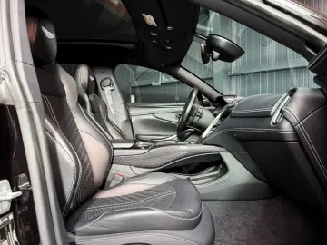 ASTON MARTIN DBX 4.0 V8 DBX707   2.Hand   Top Geplfegt