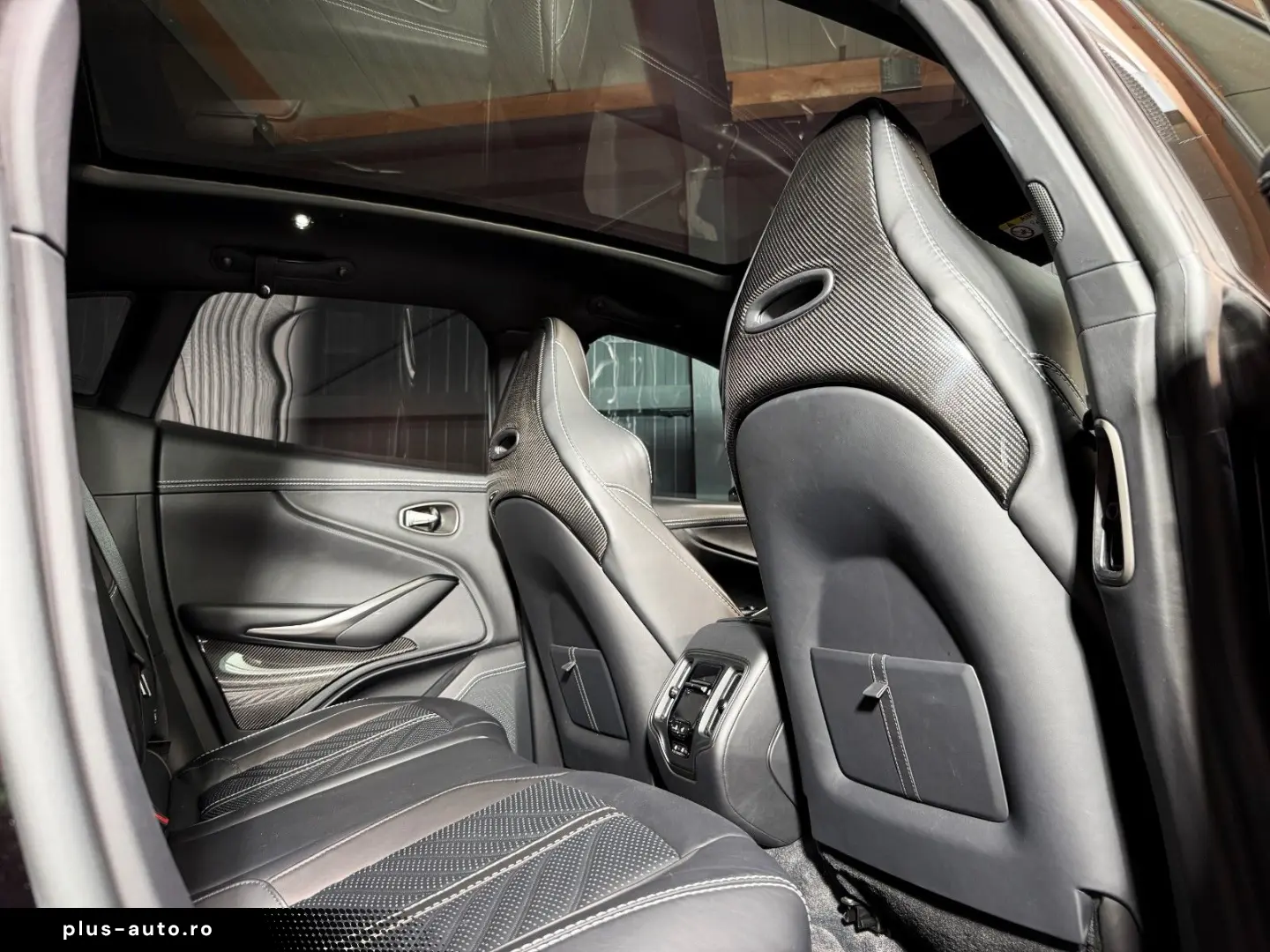 ASTON MARTIN DBX 4.0 V8 DBX707   2.Hand   Top Geplfegt