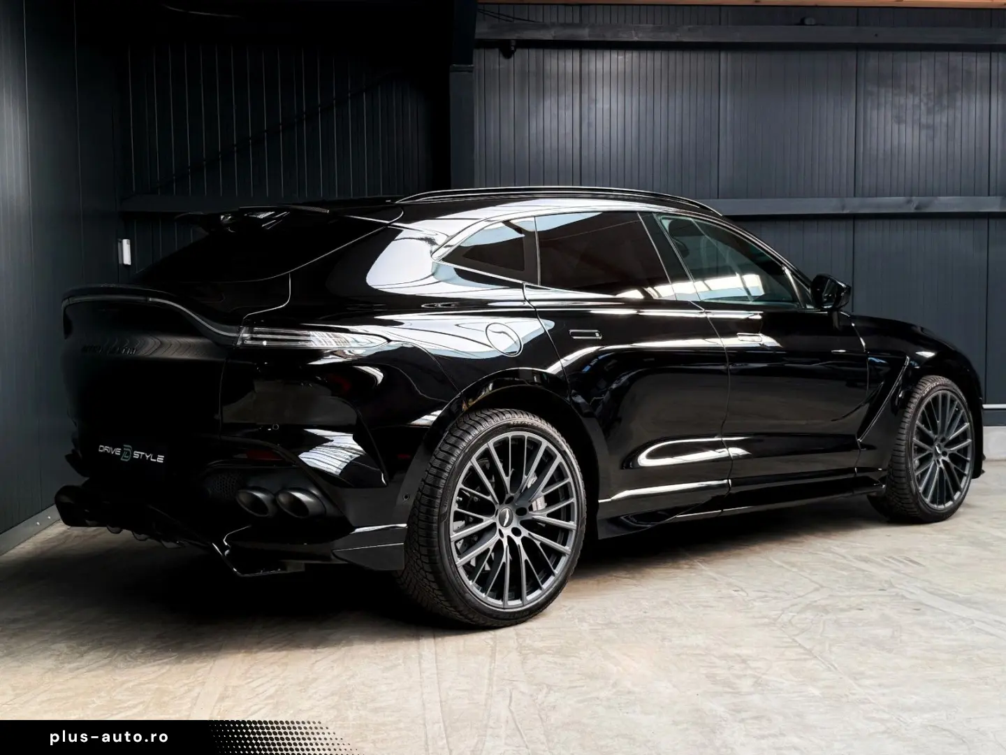ASTON MARTIN DBX 4.0 V8 DBX707   2.Hand   Top Geplfegt
