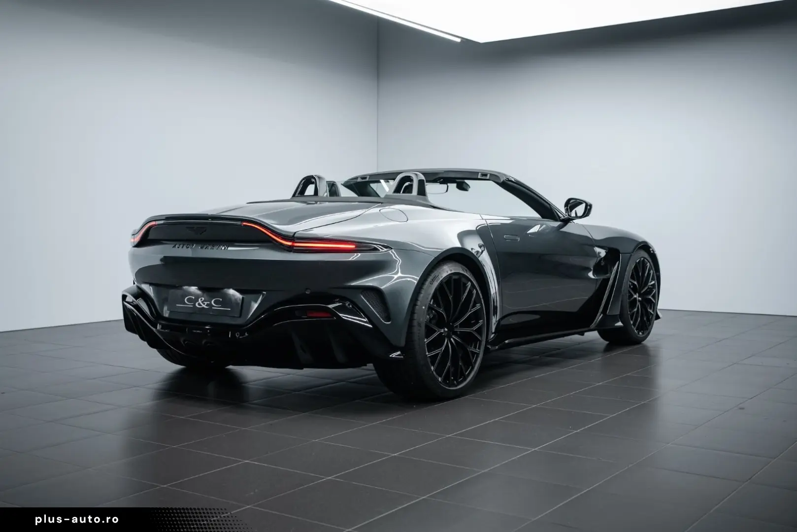 ASTON MARTIN V12 Vantage Roadster TOP GEPFLEGT CARBON SEAT