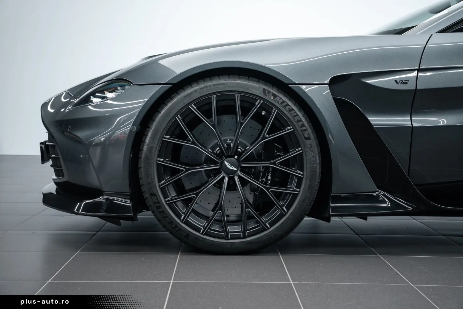 ASTON MARTIN V12 Vantage Roadster TOP GEPFLEGT CARBON SEAT