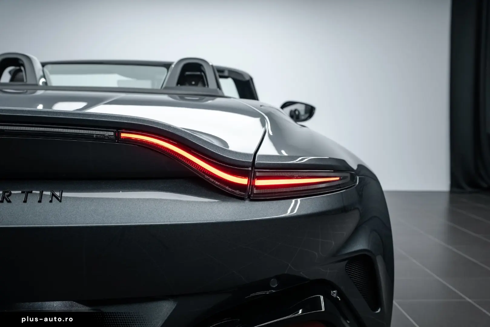 ASTON MARTIN V12 Vantage Roadster TOP GEPFLEGT CARBON SEAT