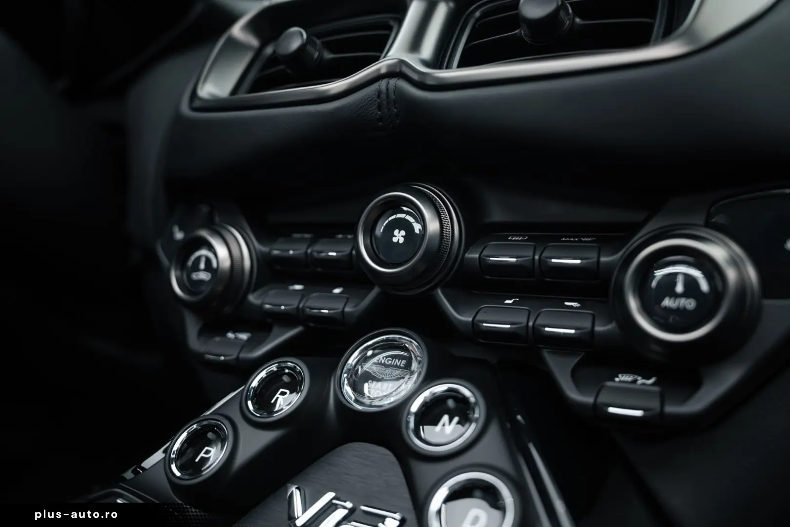 ASTON MARTIN V12 Vantage Roadster TOP GEPFLEGT CARBON SEAT