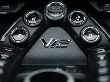 ASTON MARTIN V12 Vantage Roadster TOP GEPFLEGT CARBON SEAT