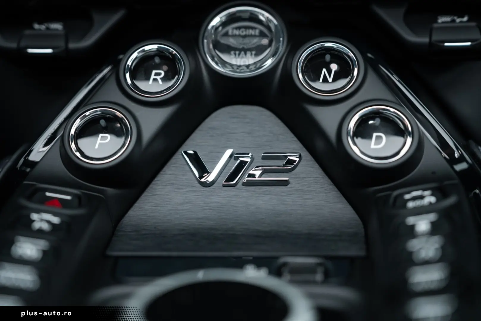 ASTON MARTIN V12 Vantage Roadster TOP GEPFLEGT CARBON SEAT