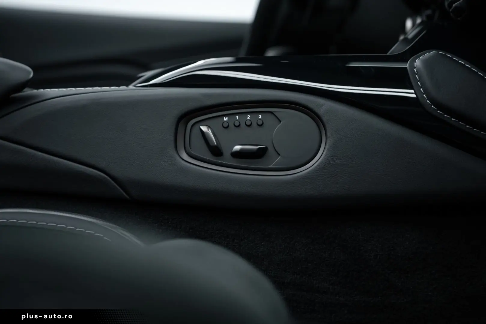 ASTON MARTIN V12 Vantage Roadster TOP GEPFLEGT CARBON SEAT