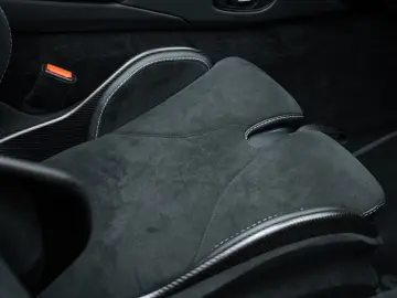 ASTON MARTIN V12 Vantage Roadster TOP GEPFLEGT CARBON SEAT