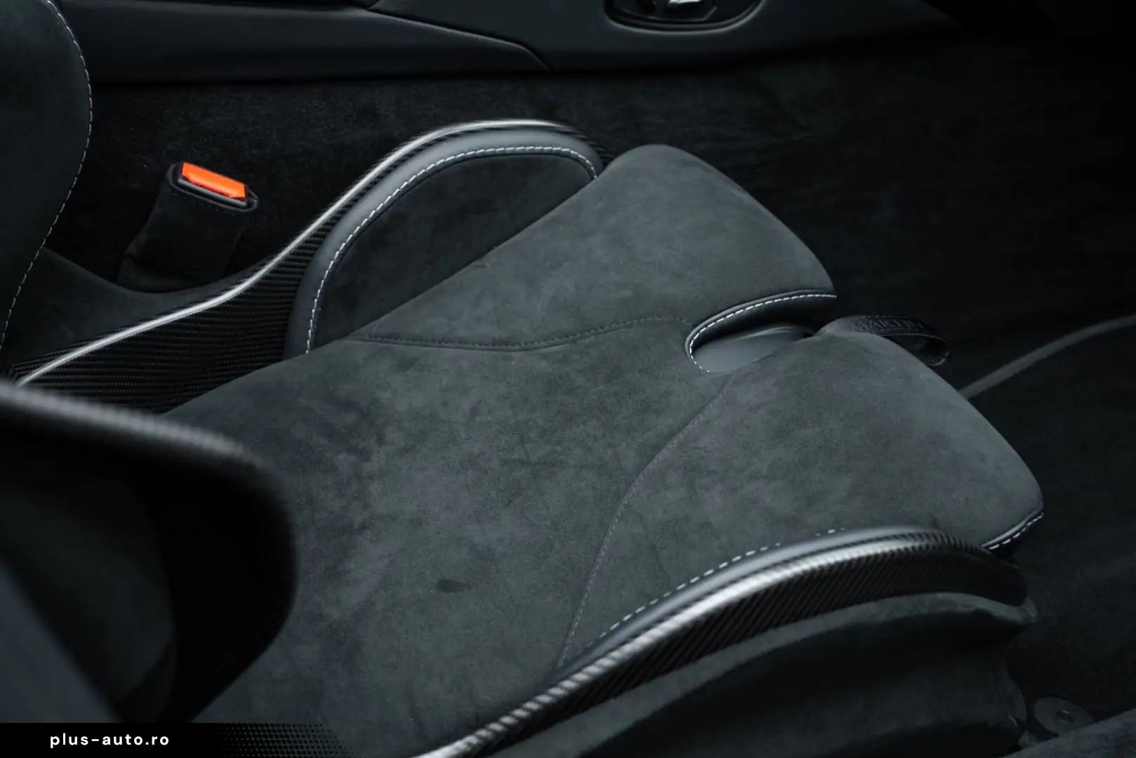 ASTON MARTIN V12 Vantage Roadster TOP GEPFLEGT CARBON SEAT