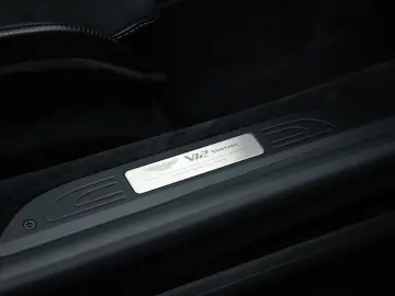 ASTON MARTIN V12 Vantage Roadster TOP GEPFLEGT CARBON SEAT