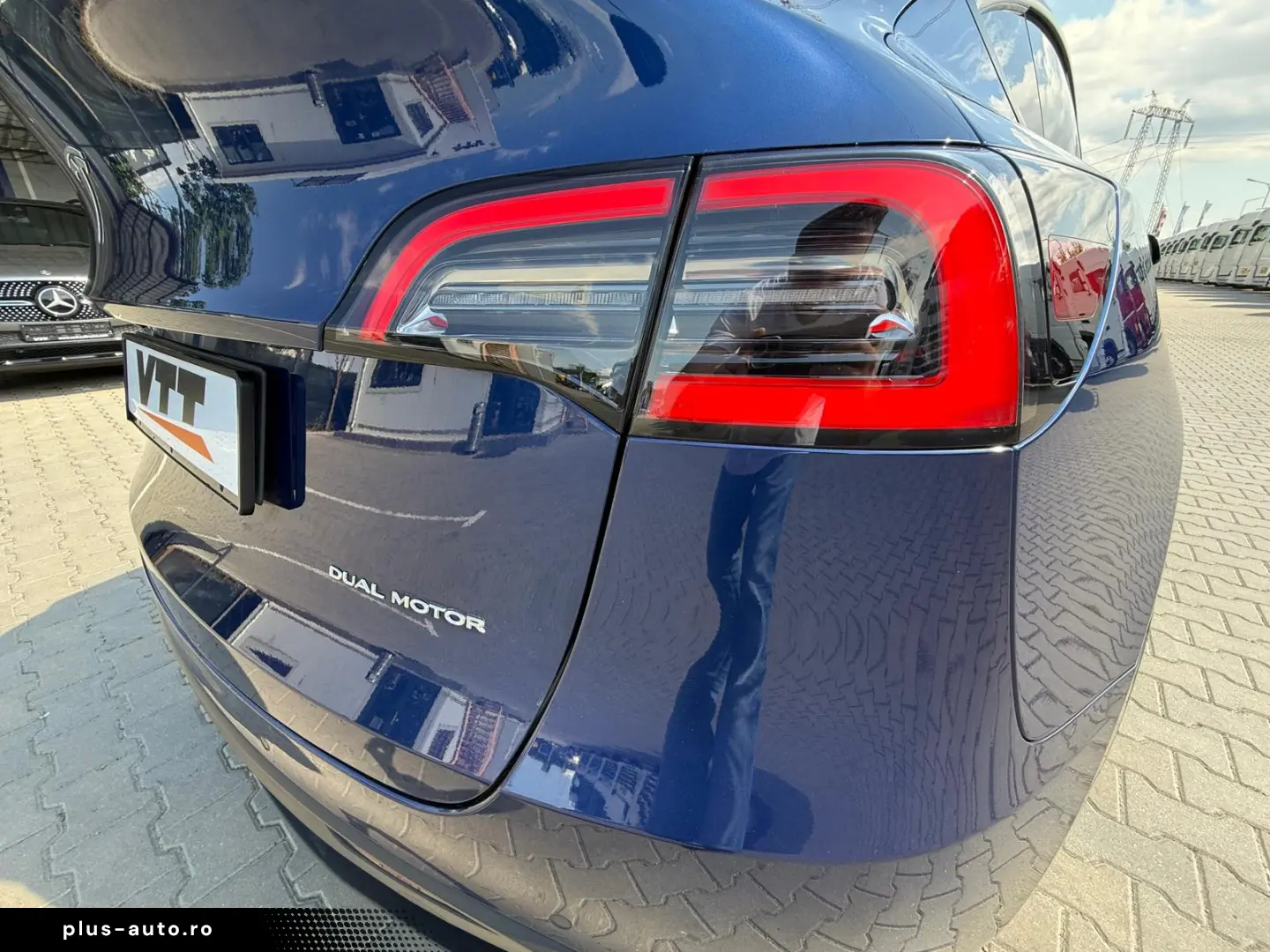 Tesla Model Y Max Range Dual AWD Long Range