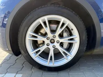 Tesla Model Y Max Range Dual AWD Long Range