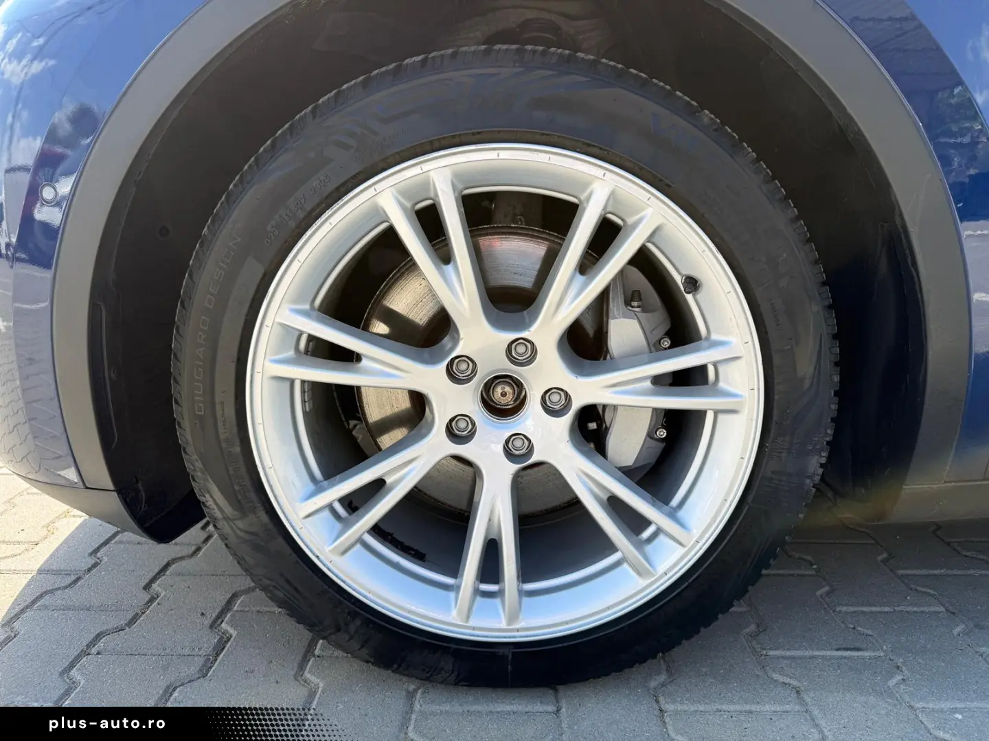 Tesla Model Y Max Range Dual AWD Long Range